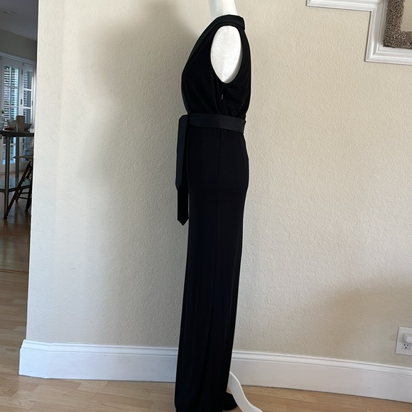 Gucci gown tuxedo style in black. Medium. V neck in satin with back slit. - Picture 3 of 7